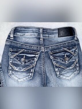 True Luck Women’s Bell Bottom Jeans size 1/2 MD Wash Y2K